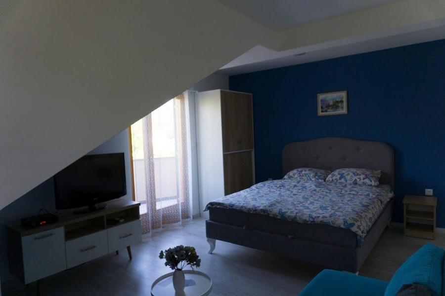 Apartments Ena トレビニエ エクステリア 写真