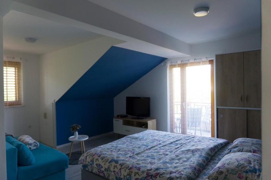 Apartments Ena トレビニエ エクステリア 写真