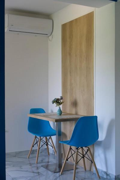 Apartments Ena トレビニエ エクステリア 写真