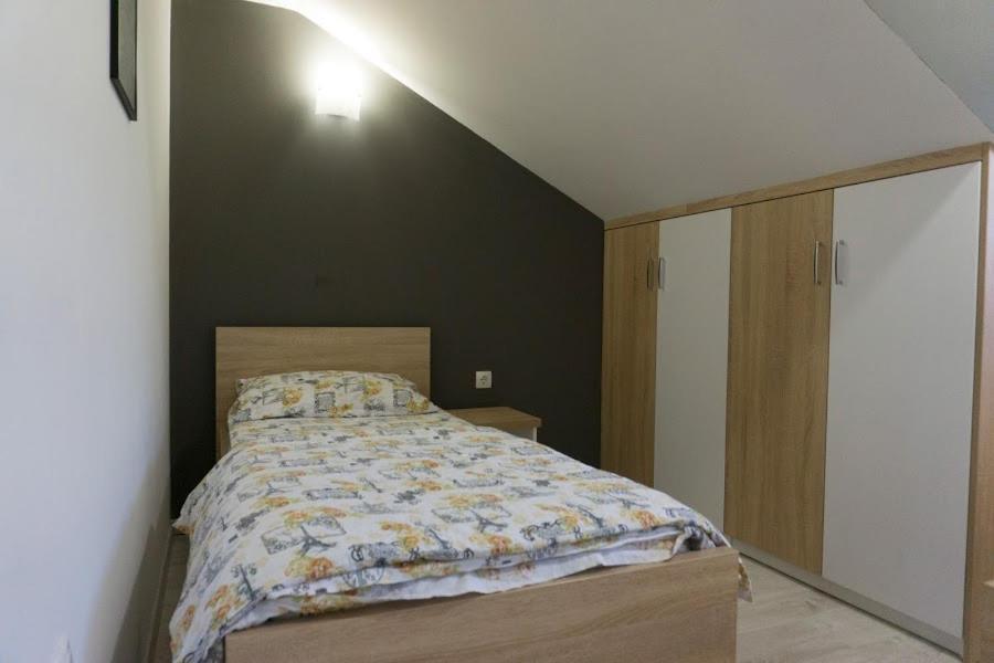 Apartments Ena トレビニエ エクステリア 写真