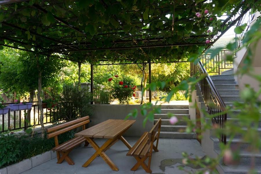 Apartments Ena トレビニエ エクステリア 写真