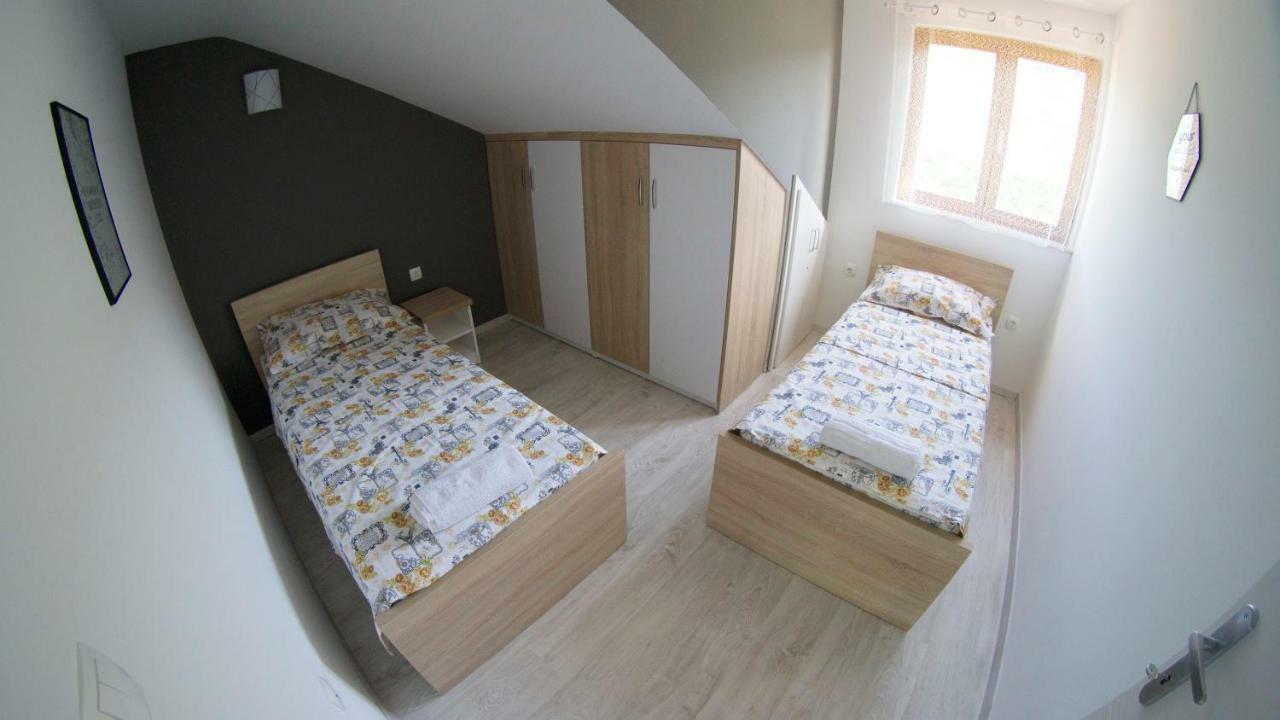 Apartments Ena トレビニエ エクステリア 写真