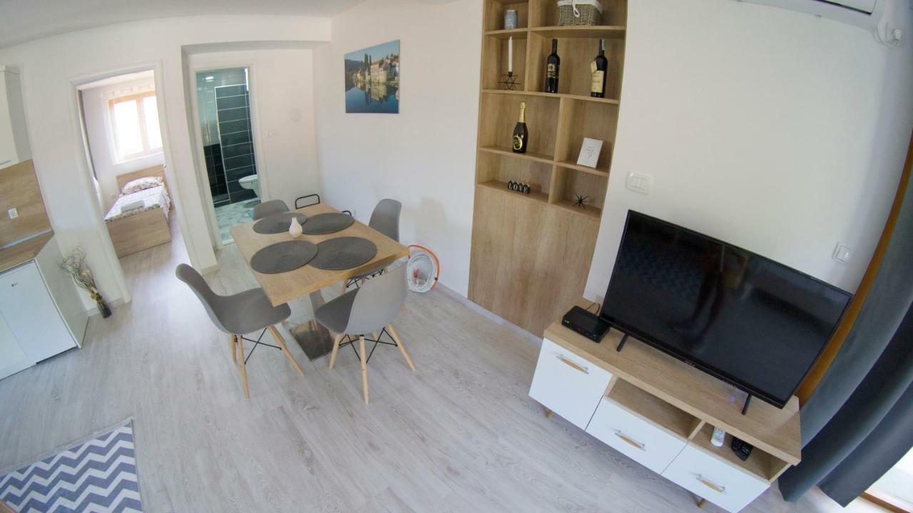 Apartments Ena トレビニエ エクステリア 写真