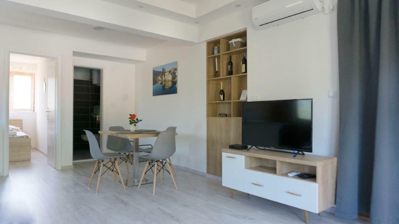 Apartments Ena トレビニエ エクステリア 写真