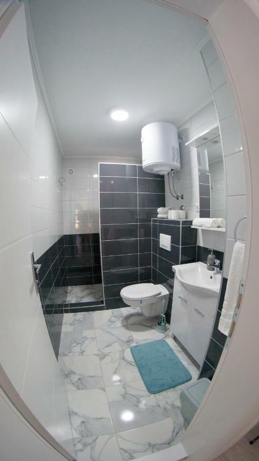 Apartments Ena トレビニエ エクステリア 写真