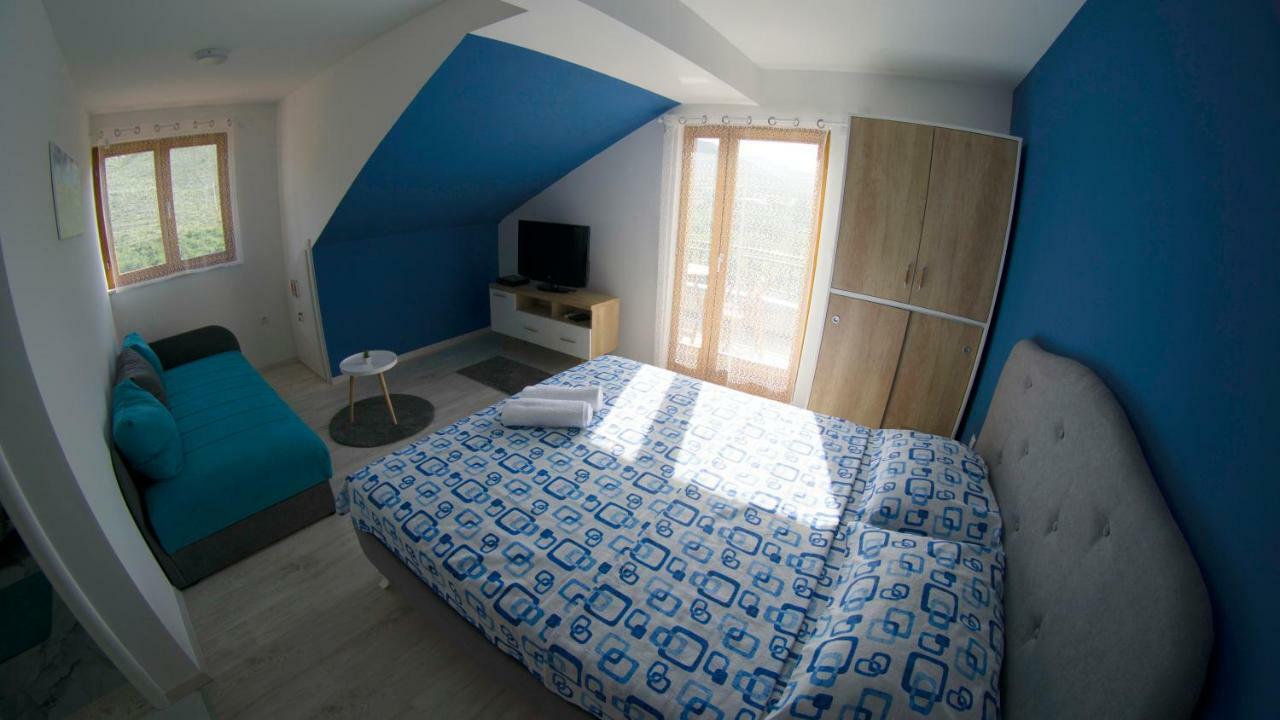 Apartments Ena トレビニエ エクステリア 写真