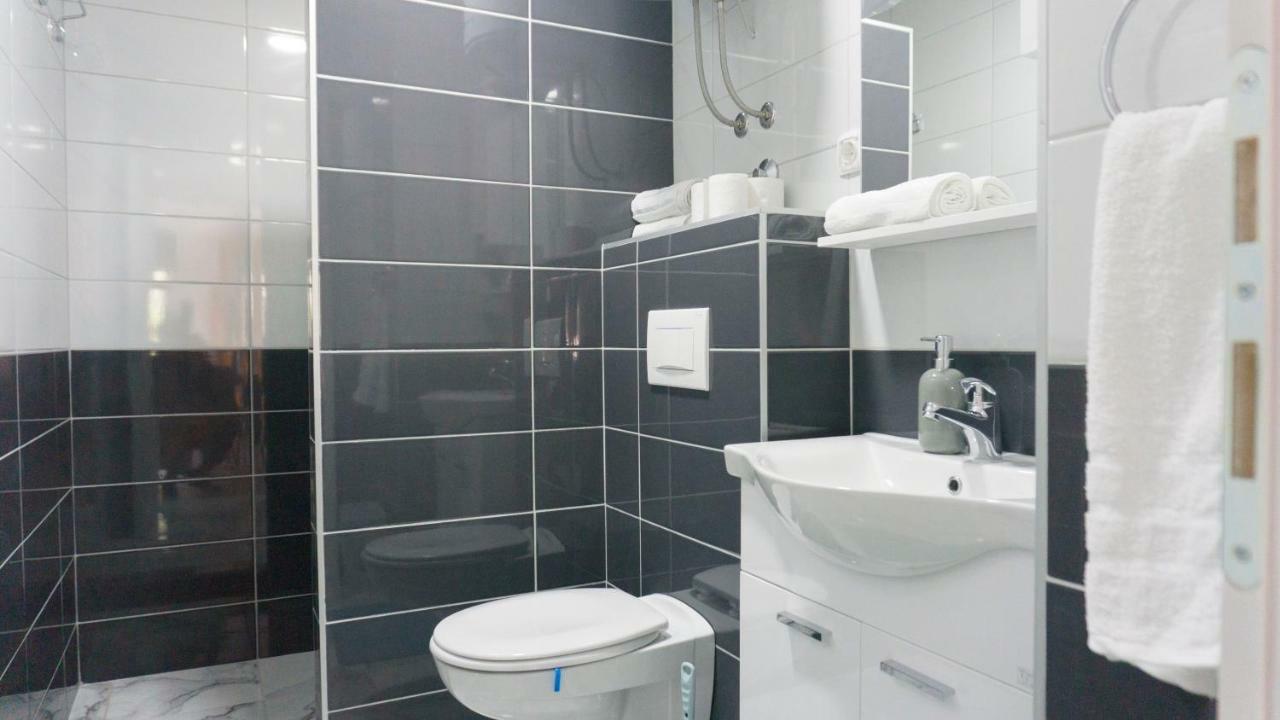 Apartments Ena トレビニエ エクステリア 写真